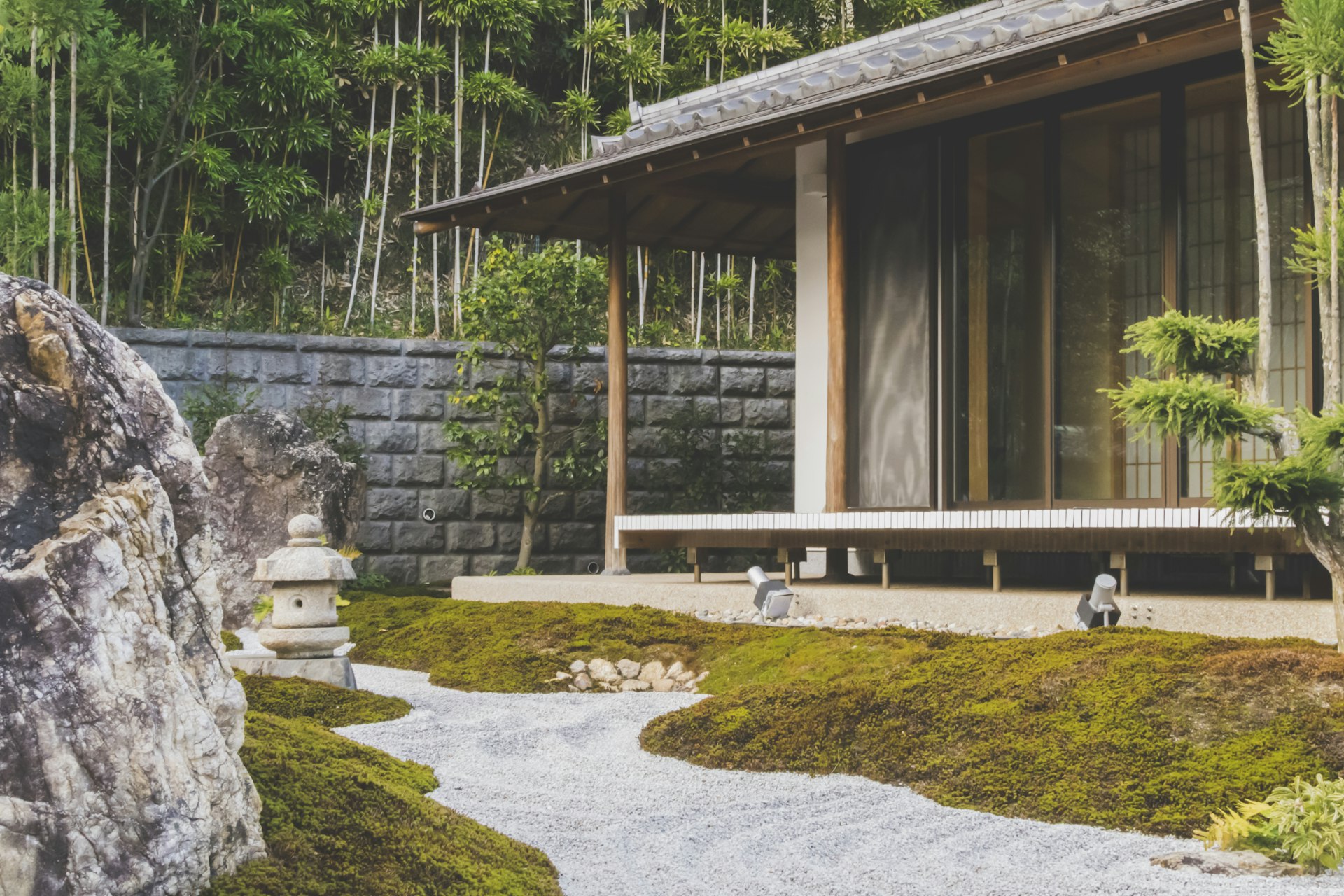 石庭と竹林のある住まい